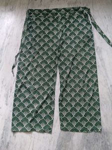 Stylish Green Patterned Wide-Leg Pants with Pocket
