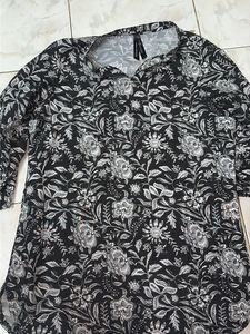 Chic Black &amp; White Floral Tunic Top