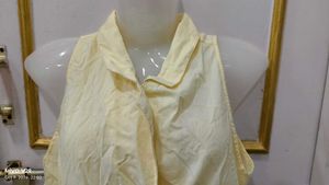 Women's Sleeveless Collared Button-Up Top