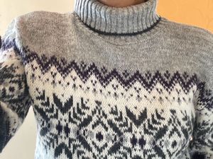 Turtle Neck Sweatshirt