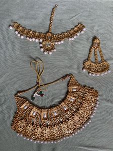 Exquisite Kundan &amp; Pearl Necklace Set