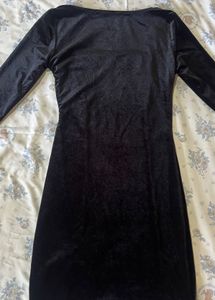 Urbanic Black Velvet Bodycon Mini Dress | Square N
