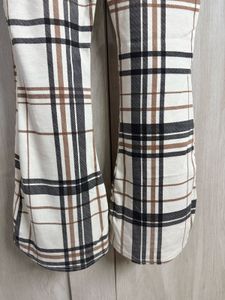 Pinteresty Off White - Flared Plaid Pants