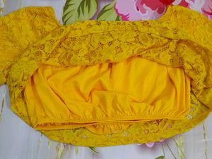 (420)Yellow Lace Off-Shoulder Top