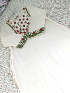 🌸 White Embroidered Kurti 💃price Drop Buy₹450🥳