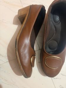 Metro Elegant Brown Bellies with Gold Buckle