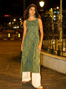 Nishorama Maia Cape Kurti