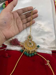 Exquisite Emerald and Gold Indian Jewelry Set