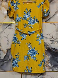 brand new 40 sized Yellow Floral Puff Sleeve Dress