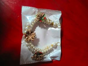 Exquisite Pearl &amp; Floral Maang Tikka