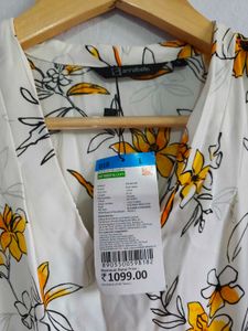 Chic Floral Print V-Neck Top