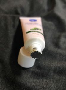 The Moms Co. Natural Green Tea Face Cream