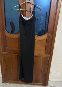 Sleek Black Spaghetti Strap Dress with Lace Trim