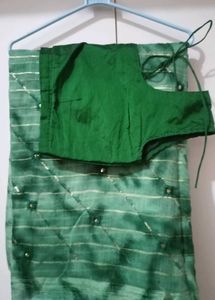 Green Tie-Dye Saree with Gold Accents