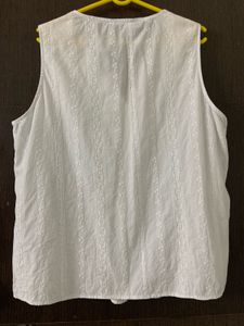 Chic White V-Neck Plus Size Sleeveless Top