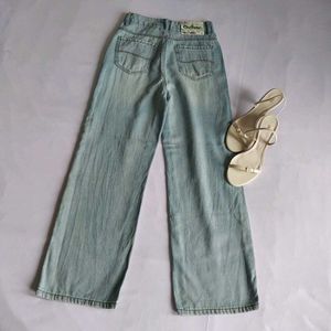 Light Wash Wide Leg Jeans 🎀
