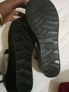 VNC Pro Silver Accent Sandals