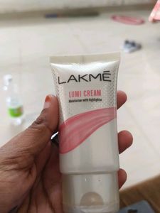 Lakme Lumi Cream - Moisturiser with Highlighter