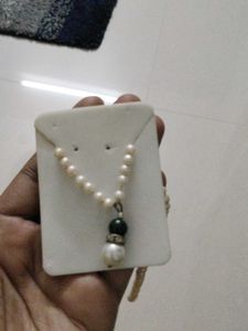 Elegant Pearl Pendant Necklace