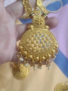 Beautiful Gold Tone Necklace Set