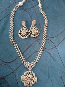 Stunning Necklace &amp; Earring Set
