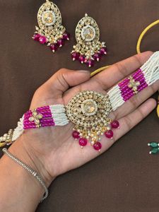 Elegant Gold Maang Tikka with Fuchsia Beads