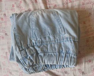 Light Wash Relaxed Fit Jeans(Unisex)