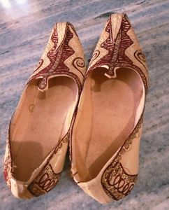 Panjabi Juti For Men   Use Just Once During Wedding For  Few  Hours  Can Be Worn  Kurta Pajama. &amp;  sherwani  Good Condition