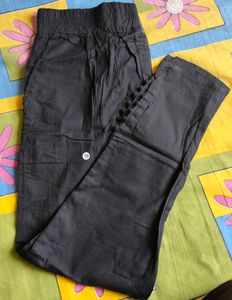 Comfortable Black and res pent with pocket