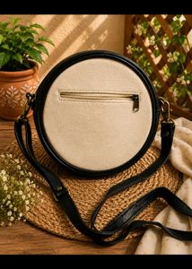 Da Vinci Art Round Sling Bag 🎨