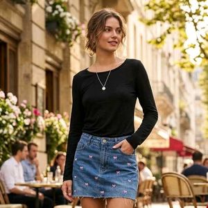 Black fitted full sleeve top