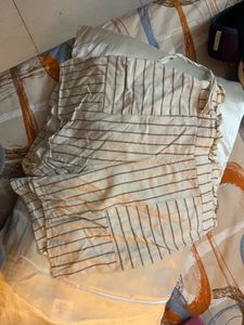 Vero Moda Cream Striped Smocked Shorts – Size XS