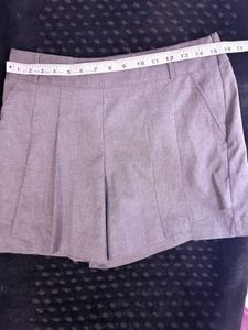 Chic Grey Pleated Skort