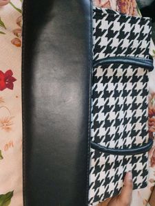 Chic Houndstooth Clutch Bag