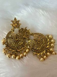 Gold Dangle Earrings with Pearls