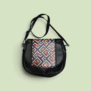 Stylish Crossbody Bag with Geometric Print