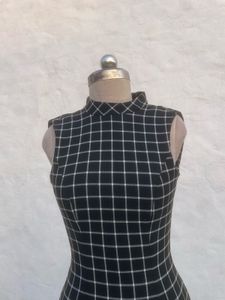 Chic Checked Sleeveless Dress