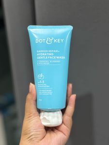 DOT & KEY Barrier Repair Hydrating Face Wash