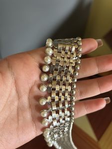 Elegant Pearl and Crystal Necklace