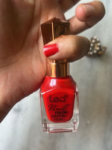 Lea Red Nail Polish &amp; Hair Clip Combo