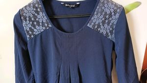 Harpa Navy blue crepe top
