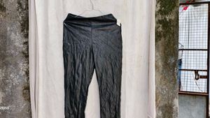 4307. Black Faux Leather Pants