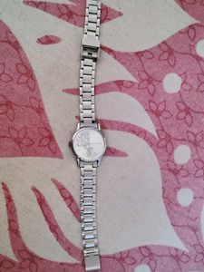 116.Elegant Women's Silver Watch