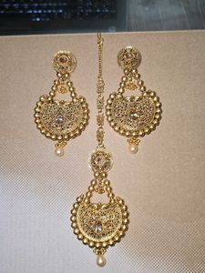 gold pearls mang tikka and earrings