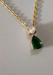 Elegant Emerald & Diamond Penda