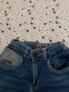 Tales And Stories Torn Jeans, Omre T Shirt