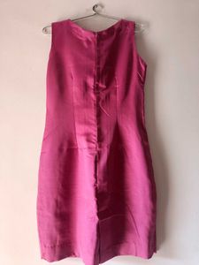 Chic Pink Sleeveless V-Neck Dress