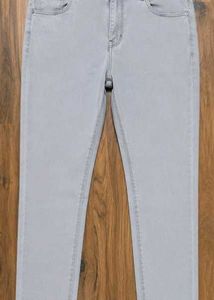 Stylish Light Wash Skinny Jeans