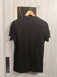 Basic Men's Round Neck Black T-shirt