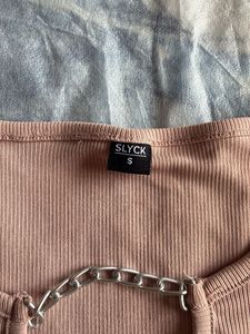 Ribbed Keyhole neck peachish pink crop top